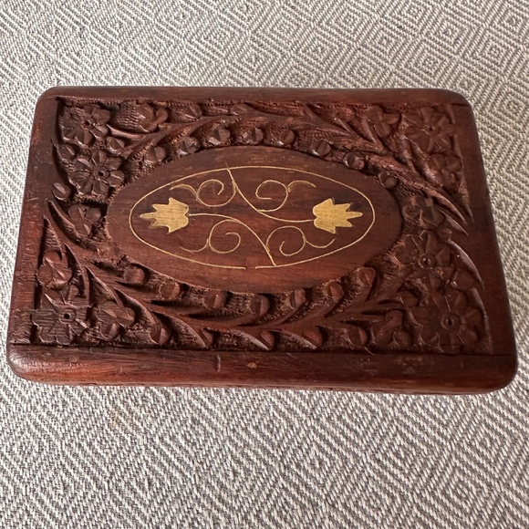 Vintage Hand-Carved Wooden Jewelry Box with Inlaid Floral Design 6x4" India - Picture 11 of 12